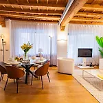 Апартаменты Icon Centro By Icon7 Luxury Комо